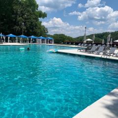 4BR Retreat with Hot Tub and Resort Style Amenities