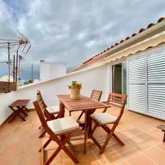 LLOGUER30 White Home, terrace with views, close to the beach