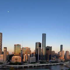 Luxury Breathtaking City View Apartment Ensuite & Parking