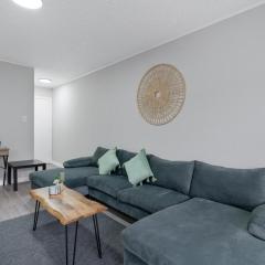 Vibrant Austin Getaway Balcony, King Bed & Minutes to Downtown!