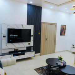 COZY 4BR Duplex shortlet Apartment 4mins to GRA