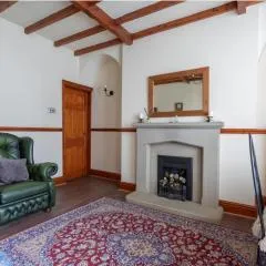 Haworth Village House - Sleeps 6 Parking & Pets!