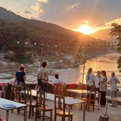 Mekong backpackers 2