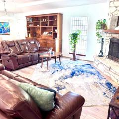 Spacious Retro 2BR 3BA In Quiet Neighborhood