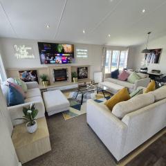 The Retreat 2 bedroom lodge with sauna!
