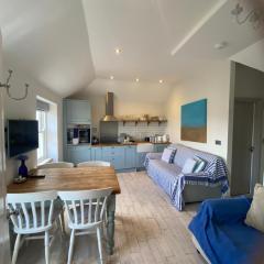 Little Dolly sea view 2 bedroom apartment, St Ives town, dog friendly