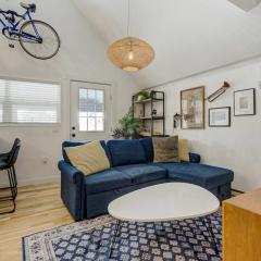 Modern Slate Stylish Loft w Private Balcony