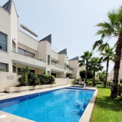 PMT01 - Modern, luxury with heated pool