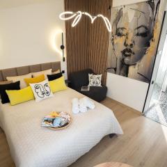 Green Garden & Private Parking Apartments with Playground