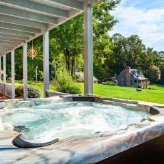 MTN View, Community Pool, Game Room, & Hot Tub!