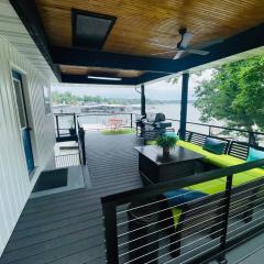 Wet Feet Retreat - with onsite Boat Rental!