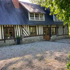 F3 house with garden in Saint-Vaast-en-Auge