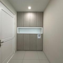 Luxury 5BR stay walk to beach & Night market fun