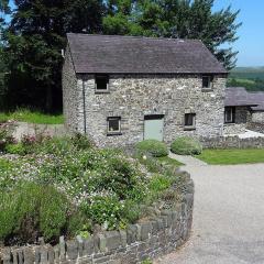 Granary Cottage with hot tub on organic farmland