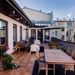 Spacious 2-story apt. w/ terrace - 280 m2