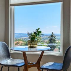 4BR-Sleeps 10-Hot Tub-Air Hockey-Gorgeous Views