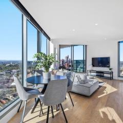 Stylish, Views, Heated Pool, Gym