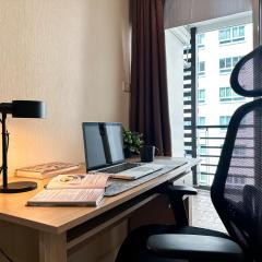 Upscale Expansive 2BR - Ultra Fast Wifi - Phrom Phong