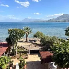 Casa sul mare Lalu a 20 kl da Palermo e 30 da Cefalu tre camere 9 posti