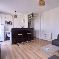 Bright 1BR Parisian Retreat Italy Square | By Airnest