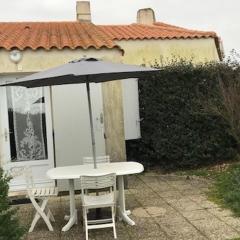 Maisonnette à 30m de la plage pour 4 pers - Barbâtre - FR-1-823-96