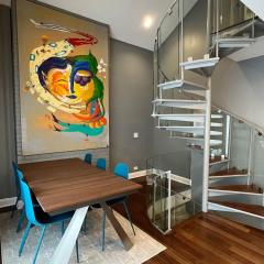 3-Story Townhome Free Parking Private Patio Washer-Dryer