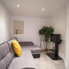 The St Marks One Bed Studio Sleeps1 Wifi -Free Parking