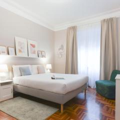 Piramide Deluxe Apartment