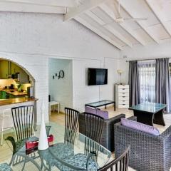 Robbins road cheerful, pet-friendly home