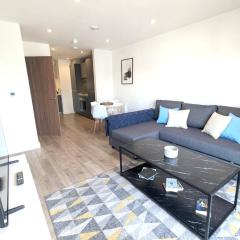Modern Large Flat 1min to Stockwell Station with Skyscraper View
