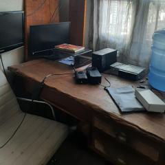 Cytau mesa de trabalho e sofá-cama com ar condicionado, café, wi-fi e água liberados, acesso fácil