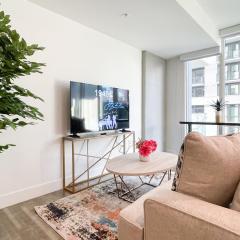 Suite Downtown Pool and Gym Access