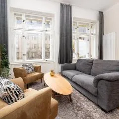 Airy Stunning Apt with Terrace