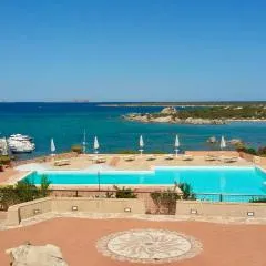 Residence with swimming pool in Marinella just 300 mt from the sea, apartments with sea view