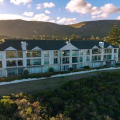 Seaside Serenity: Tranquil Oceanview Retreat