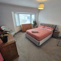 Hidden Gem near the beach with pool table