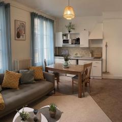 Bright and renovated 2-room apartment, Center