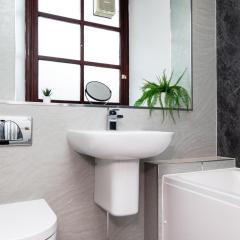 2 Bed Flat-Ground Floor-Parking