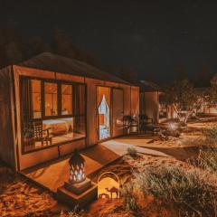 Luxury trek desert camp