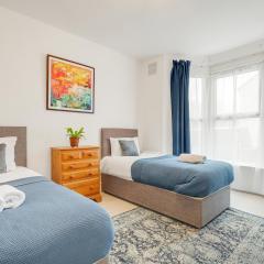 Spacious House in North London, very close to train station and bus stops, near Tottenham Stadium & lots of parking