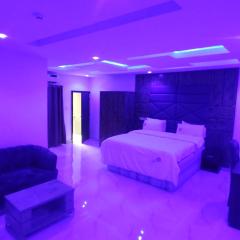 Emmablow Hotel Suites & Night Club