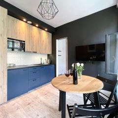 Copernicus Street Apartment - Broken Flowers and Twin Peaks