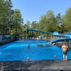 VELUWE CHALET HOENDERLOO Private Jacuzzi, Park Swimming Pool and Children's Entertainment