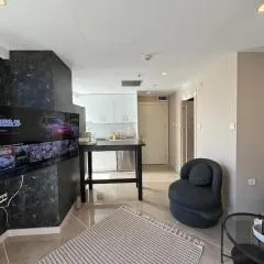 Luxurious and Comfortable Residence Pool & Gym
