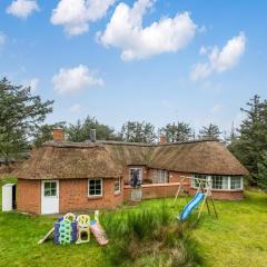 Family-Friendly Holiday Home With Pool And Spa Close To The North Sea