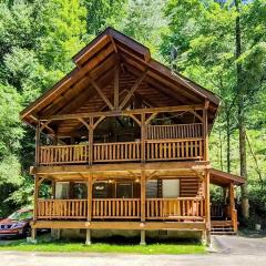 Cozy Cabin Wgame Room, Hot Tub & Creek