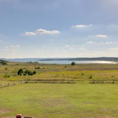 Canyon Lake Townhome with Balcony, Deck and Yard!