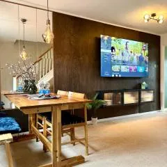 2 bedroom house near centre and private parking