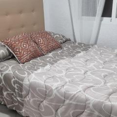 Habitación Matrimonio cerca a la Playa de Poniente