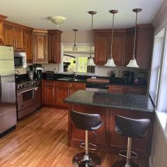 Lovely home near Stowe, shopping and trails